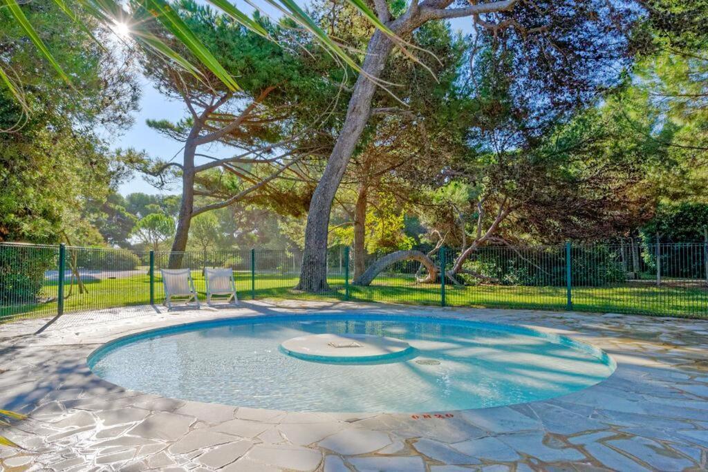 La badine Aparthotel Hyeres Bagian luar foto