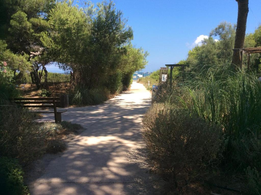 La badine Aparthotel Hyeres Bagian luar foto