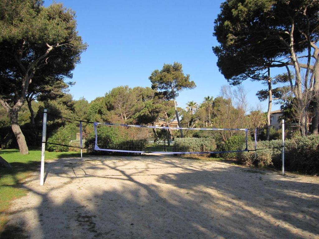 La badine Aparthotel Hyeres Bagian luar foto