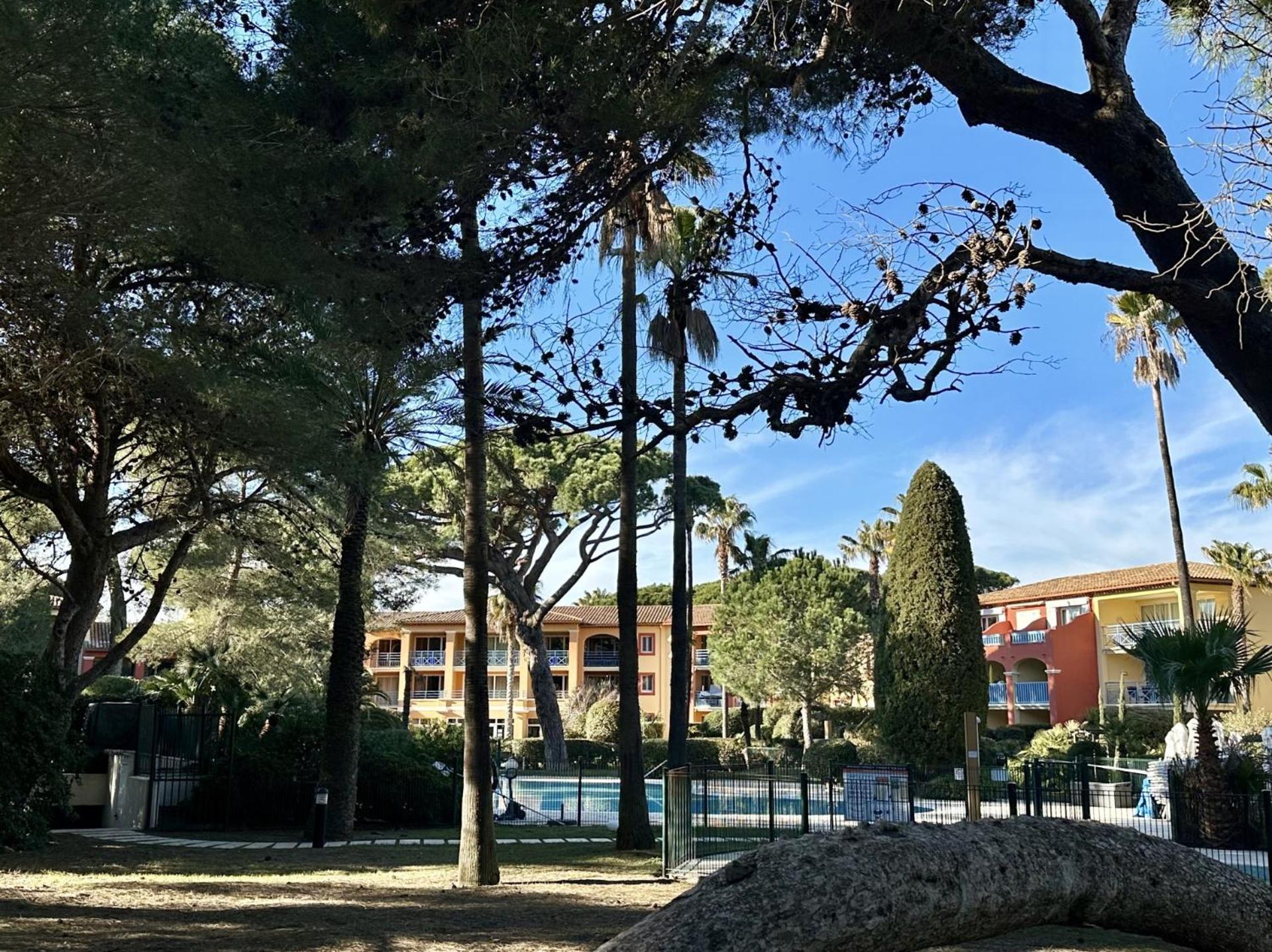 La badine Aparthotel Hyeres Bagian luar foto